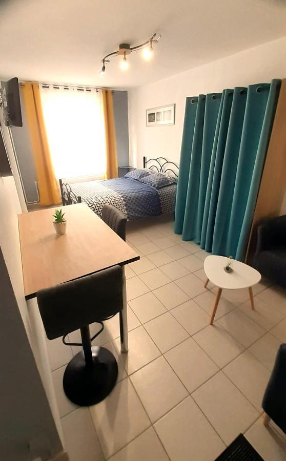 Charmant Studio En Plein Centre Avec Parking Сент Омер Екстериор снимка
