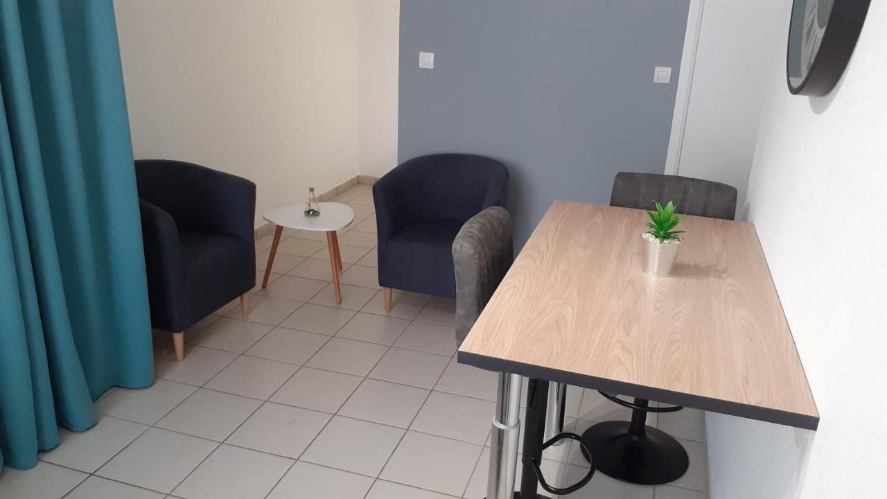 Charmant Studio En Plein Centre Avec Parking Сент Омер Екстериор снимка